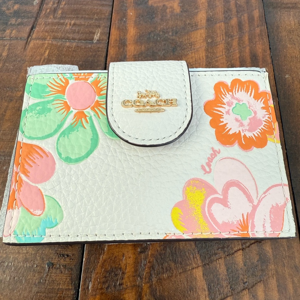 NWT Coach Accordion Card Case W/Dreamy Land Floral Print